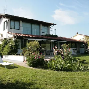 - Arzilla Bed & Breakfast